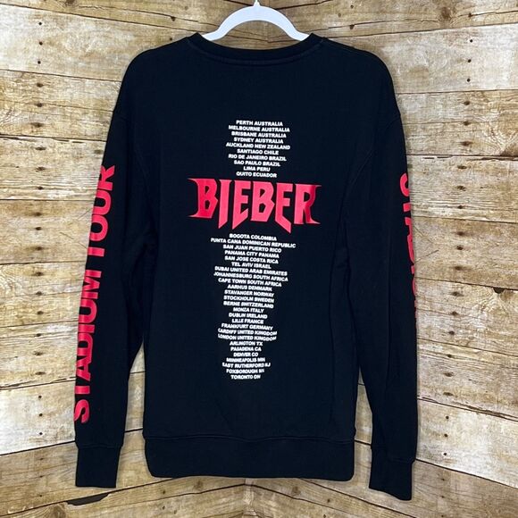 JUSTIN BIEBER X H&M TEAM STADIUM TOUR LOCATIONS OFFICIAL CREWNECK SWEATSHIRT - Picture 1 of 4